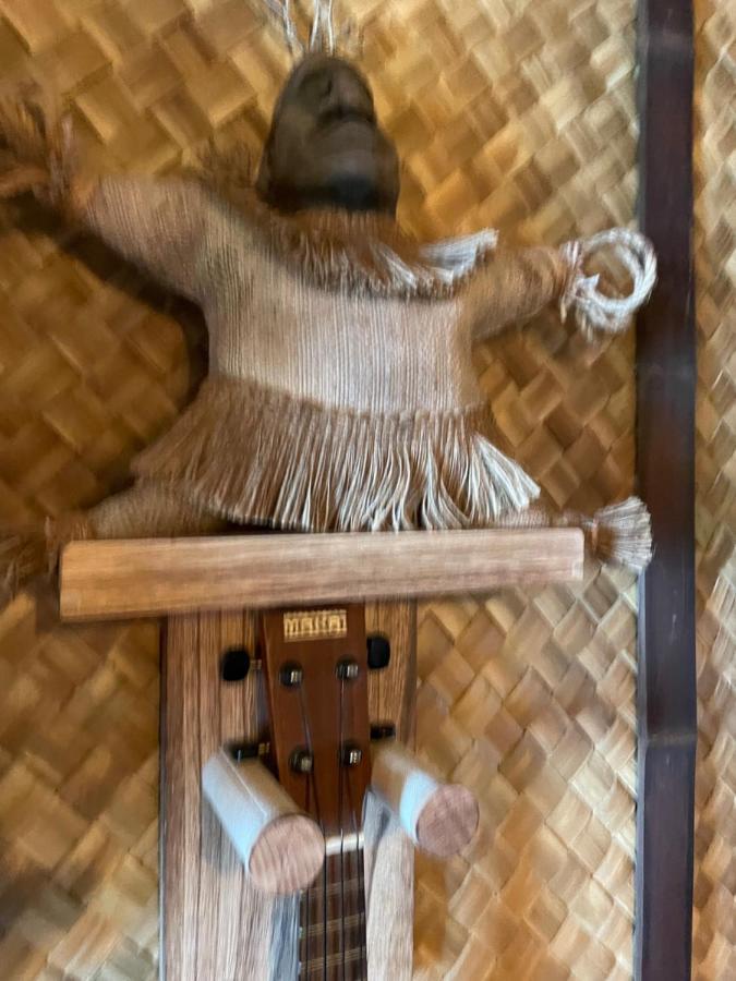 The Kondo Tiki Tampa Luaran gambar