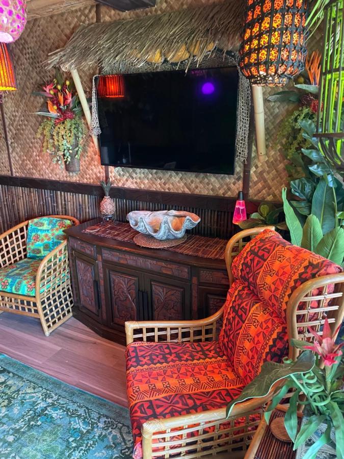 The Kondo Tiki Tampa Luaran gambar
