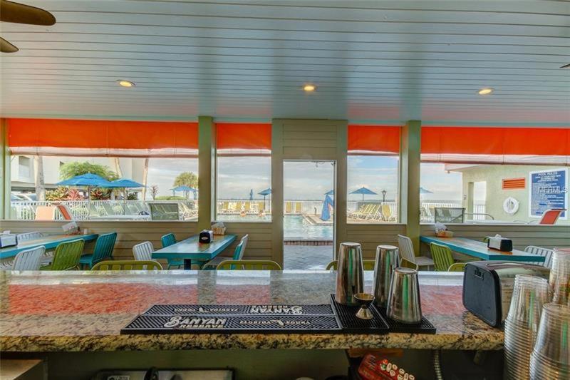 The Kondo Tiki Tampa Luaran gambar