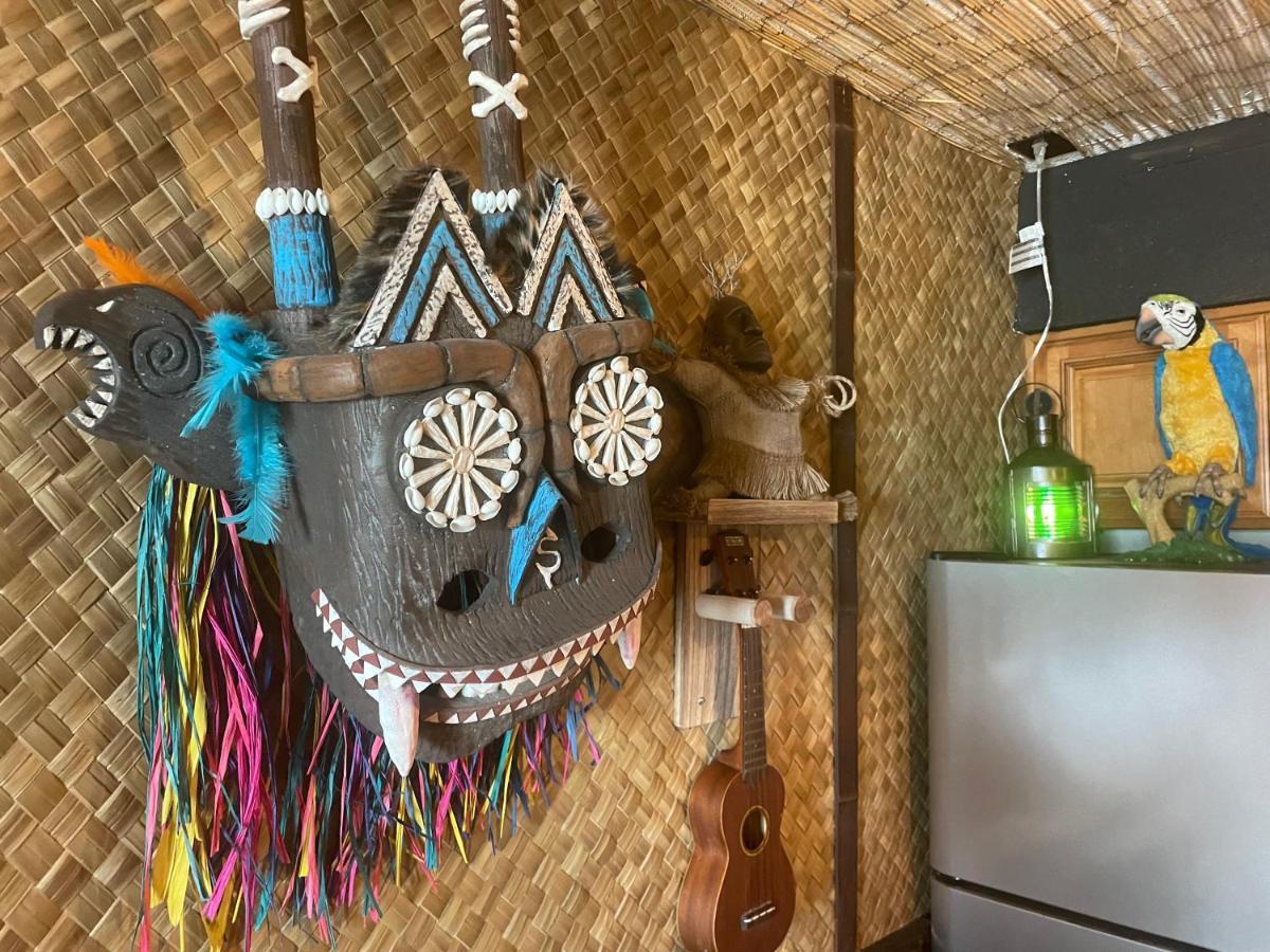 The Kondo Tiki Tampa Luaran gambar