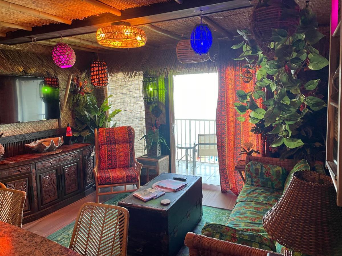 The Kondo Tiki Tampa Luaran gambar