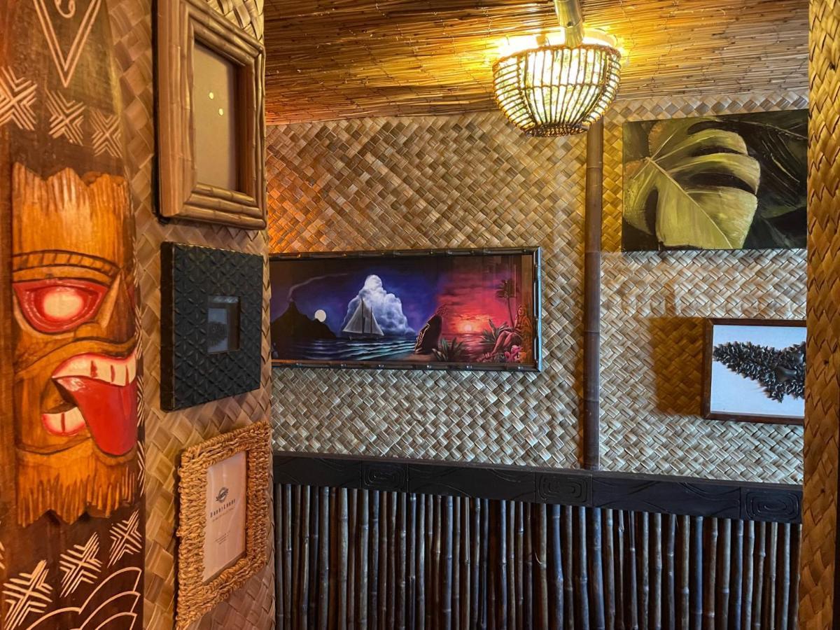 The Kondo Tiki Tampa Luaran gambar