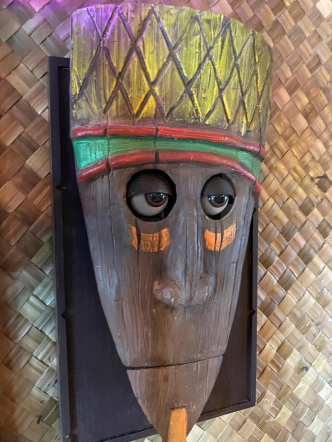 The Kondo Tiki Tampa Luaran gambar
