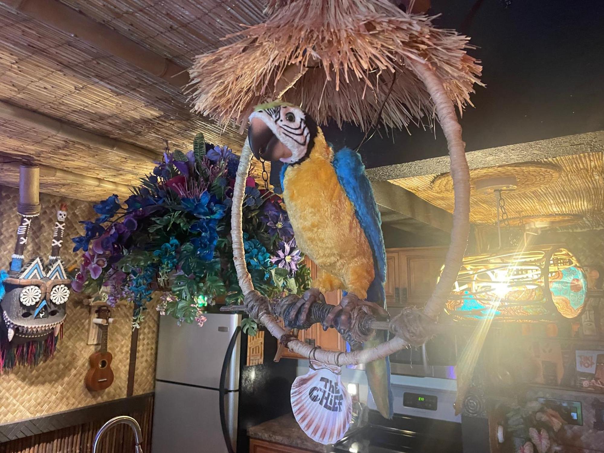 The Kondo Tiki Tampa Luaran gambar